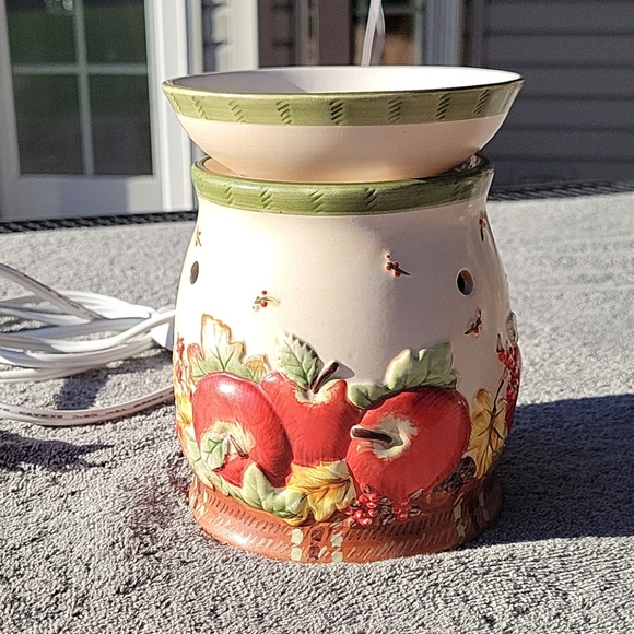 New Yankee Candle Electric Tart Warmer!!!